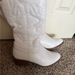 White Western-Style Women's Boots